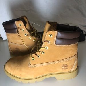 WOMENS TIMBERLANDS US 9.5